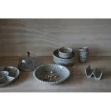 miseczki-na-przekaski-2-szt-kamionka-sred-12-x-7-cm-szare-kolor-czarny-marka-sagaform