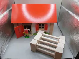 eichhorn-100004304-mala-drewniana-farma-z-figurkami-wielokolorowy-38-x-35