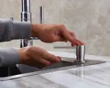 dozownik-bateria-kuchenna-chrom-do-filtra-wody-trojdrozna-wyciagana-wylewka-kolor-pompki-chrom