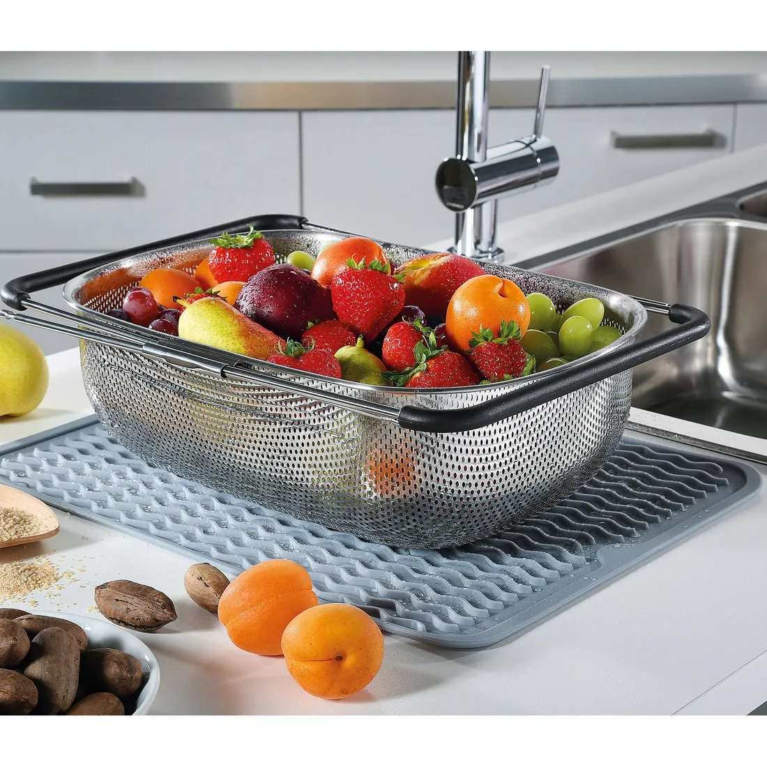 durszlak-z-rozkladanymi-uchwytami-od-34-do-58-cm-kuchenprofi-linia-deluxe
