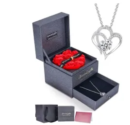 wieczna-roza-w-sercu-pudelko-z-diamentowym-naszyjnikiem-w-ksztalcie-serca