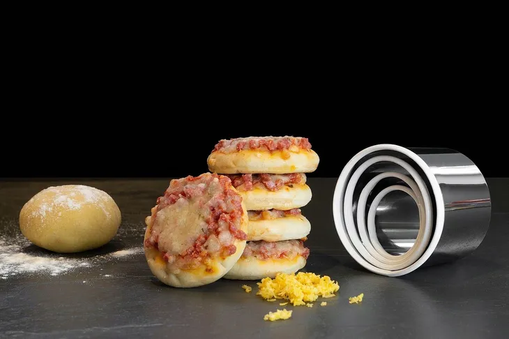 foremki-wykrawacze-do-deserow-dekoracji-okragle-sred-4-9-x-5-cm-lurch-srednica-7-cm