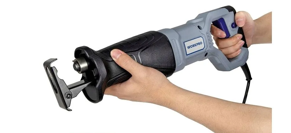 pila-szablasta-710w-mocna-uniwersalna-lisi-ogon-brzeszczoty-do-drewna-metal-marka-workpro