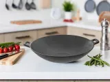 wok-zeliwny-hq-duzy-chinski-patelnia-azjatycka-2-uchwyty-30-cm-kolor-czarny-marka-orion