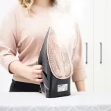 zelazko-parowe-mocne-3000w-trwale-ceramiczna-stopa-wyrzut-pary-190g-min-rodzaj-zelazka-parowe
