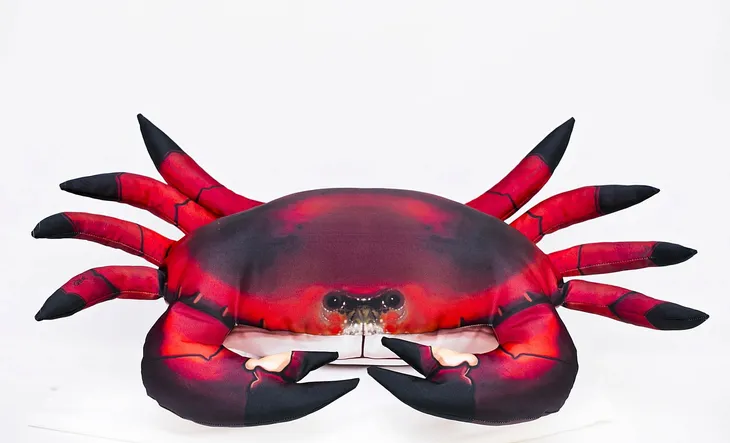 poduszka-maskotka-pluszak-gaby-krab-czerwony-60cm-wiek-dziecka-0