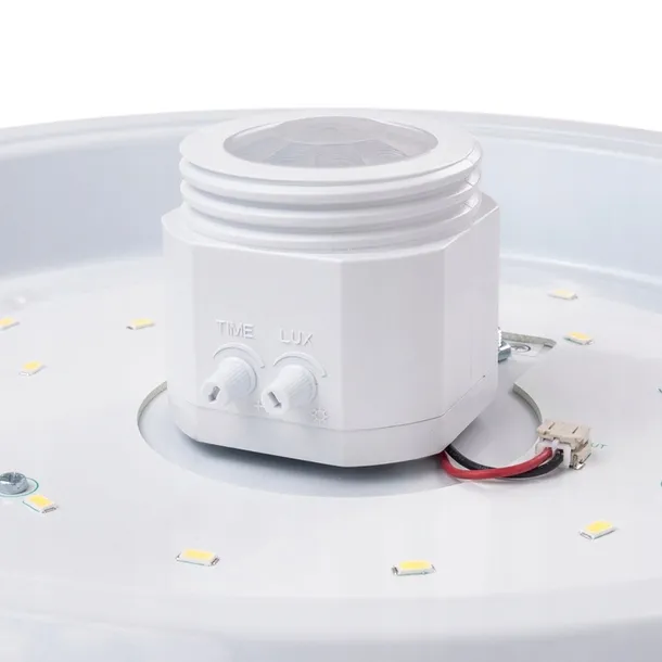 plafon-maclean-bialy-material-dominujacy-tworzywo-sztuczne