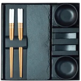 akcesoria-do-sushi-dla-dwoch-osob-z-tablica-lupkowa-miskami-i-paleczkami