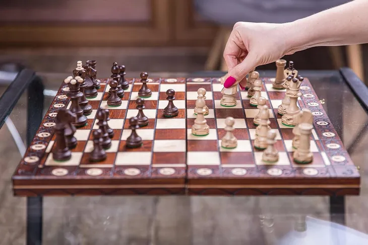 gra-planszowa-szachy-wiek-gracza-18-minimalna-liczba-graczy-2