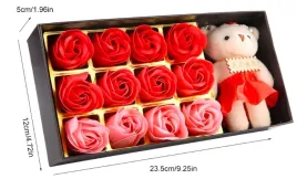 prezent-kwiatowy-z-misiem-i-rozami-mydlanymi-w-pudelku