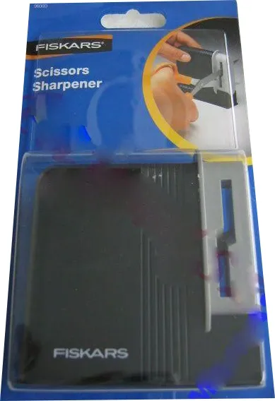 fiskars-functional-form-1000812-ostrzalka-do-nozyczek-clip-sharp-marka-fiskars-waga-narzedzia-0-08-kg