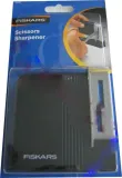 fiskars-functional-form-1000812-ostrzalka-do-nozyczek-clip-sharp-marka-fiskars-waga-narzedzia-0-08-kg