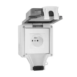 gniazdo-zewnetrzne-elektryczne-ogrodowe-wodoszczelne-z-bolcem-230v-ip66-ce