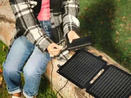 ladowarka-solarna-trust-40-w-do-2-urzadzen-usb-usb-c