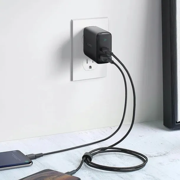 ladowarka-aukey-30w-2xusb-power-delivery-1xusb-a-1xusb-c-marka-aukey-kod-producenta-aukey-pa-d1