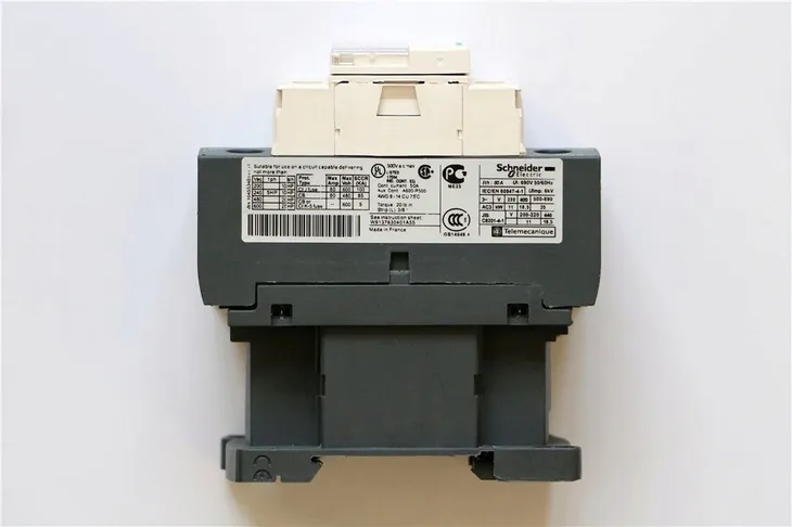 stycznik-schneider-electric-lc1d38b7-wysokosc-85-mm