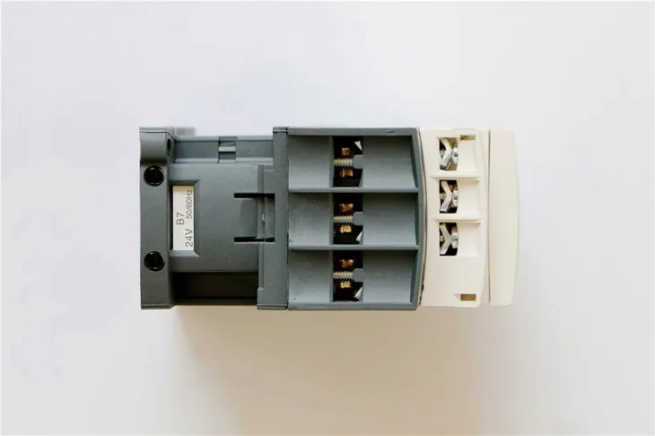 stycznik-schneider-electric-lc1d38b7-szerokosc-45-mm