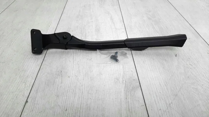 stopka-rowerowa-bbb-tylna-sposob-montazu-do-otworow-montazowych