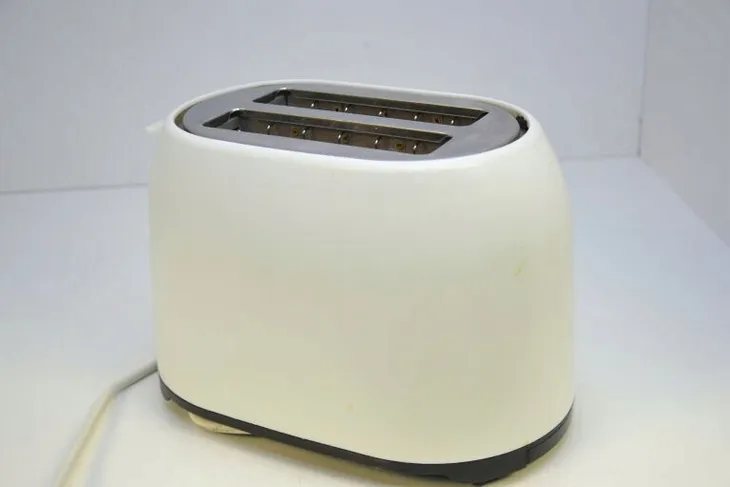 toster-opiekacz-tosty-grzanki-regulacja-opiekania-bialy-tacka-na-okruchy-model-mr702
