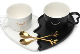 filizanek-zestaw-dla-par-kubki-do-calowania-ze-spodkami