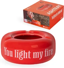 popielniczka-ceramiczna-czerwona-okragla-z-napisem-you-light-my-fire