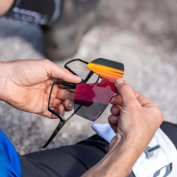 okulary-julbo-edge-reactiv-dlugosc-zausznika-124-mm