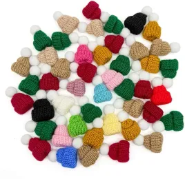 czapki-swiateczne-mini-dzianinowe-zestaw-do-dekoracji-diy-50-sztuk