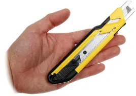 noz-monterski-18mm-stanley-3-ostrza-lamane