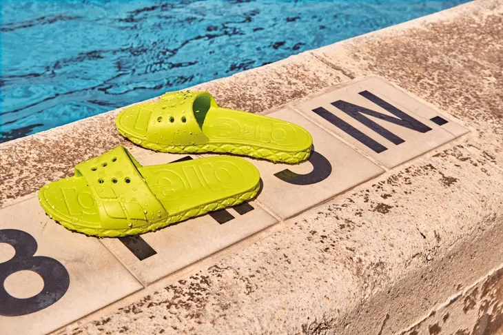 klapki-arena-hydrosoft-ii-junior-hook-navy-34-plec-chlopcy