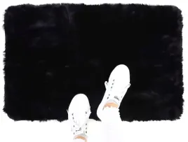 dywan-krolicze-futerko-pluszowy-bella-rabbit-czarny-60x100-cm