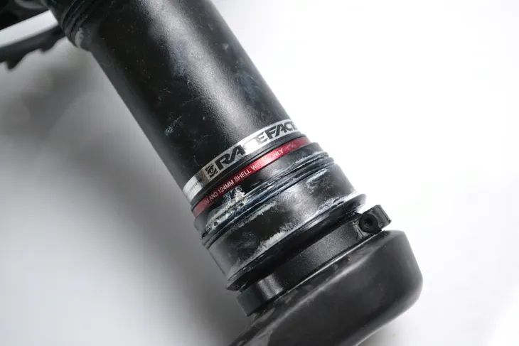 raceface-aeffect-mtb-downhill-rower-trzpien-liczba-tarcz-1