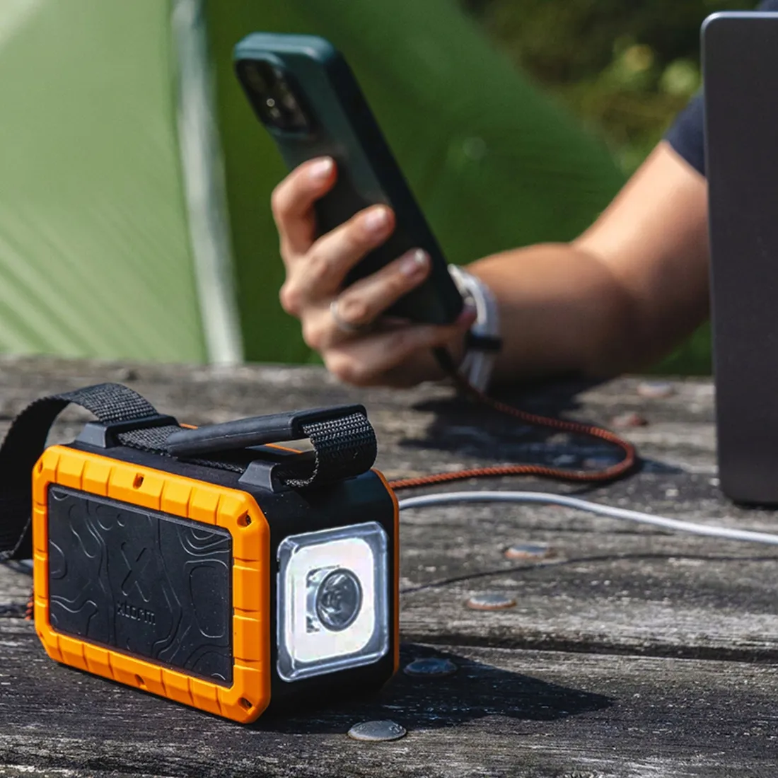 powerbank-xtorm-rugged-flashlight-40000-mah-100-w