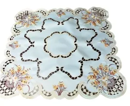 serweta-haftowana-obrus-85x85-cm-na-stol-lawe