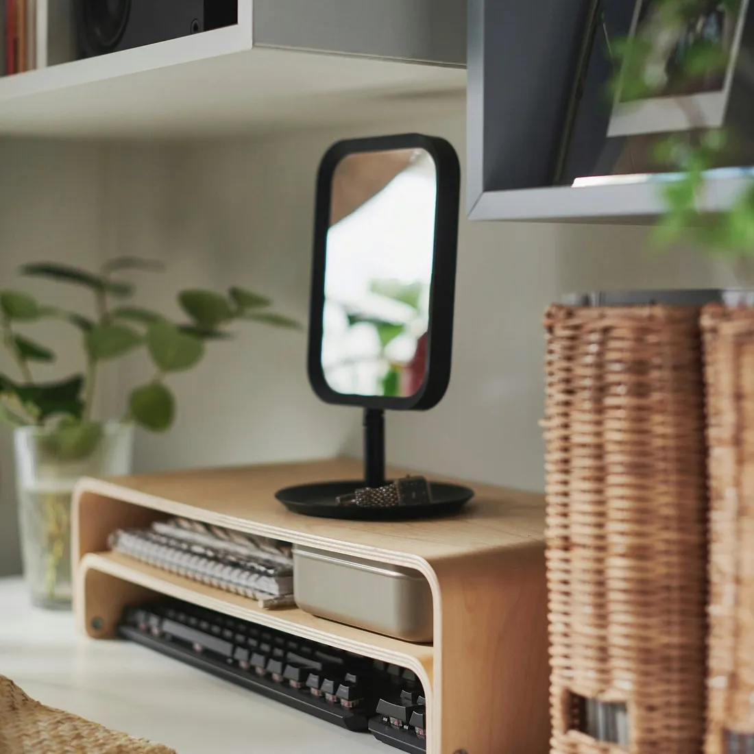 lusterko-stojace-czarny-ikea-marka-ikea