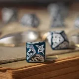 zestaw-kosci-zew-cthulhu-glebinowo-biale-waga-z-opakowaniem-0-06-kg