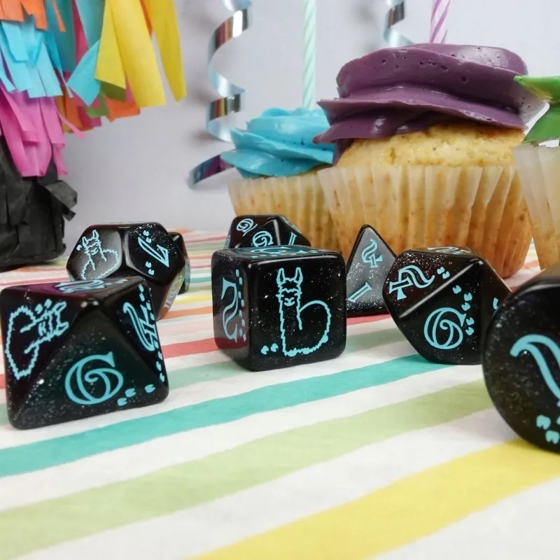 q-workshop-20th-anniversary-llama-dice-set