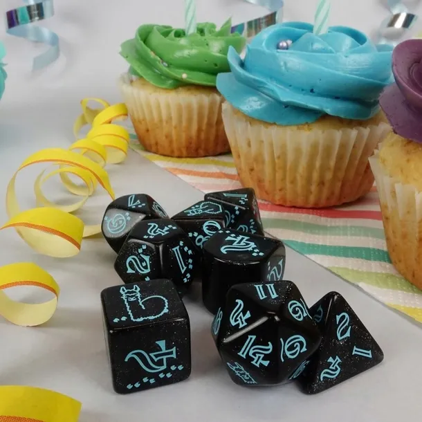 q-workshop-20th-anniversary-llama-dice-set-material-metal