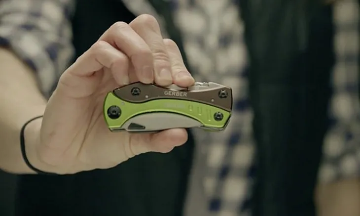 gerber-multitool-crucial-zielony-6-funcji-narzedzia-nozyczki