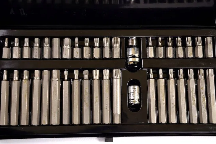 zestaw-narzedzi-mar-pol-40-el-waga-z-opakowaniem-2-kg-kod-producenta-m66410