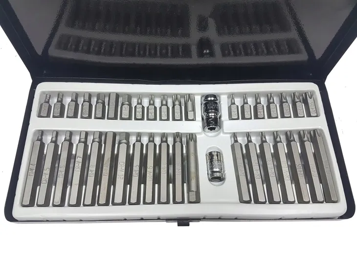 zestaw-narzedzi-mar-pol-40-el-kod-producenta-m66410-waga-z-opakowaniem-2-kg