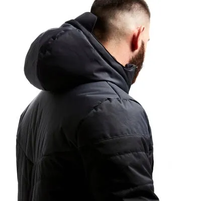 dluga-parka-do-pilki-noznej-wlasciwosci-wiatroszczelne