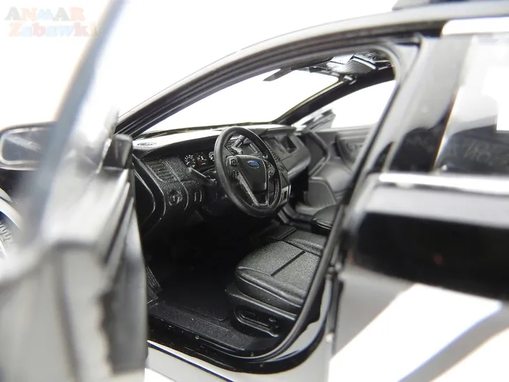 ford-police-interceptor-1-24-welly-certyfikaty-opinie-atesty-ce