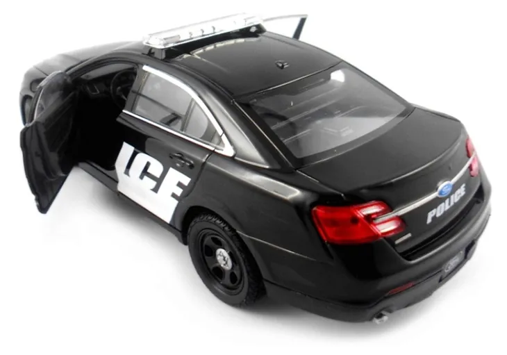 ford-police-interceptor-1-24-welly-wysokosc-produktu-11-cm