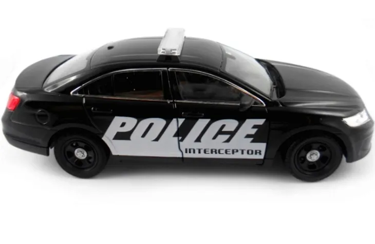 ford-police-interceptor-1-24-welly-szerokosc-produktu-11-cm