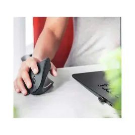 myszka-bezprzewodowa-ergonomiczna-optyczna-pionowa-led-czarna