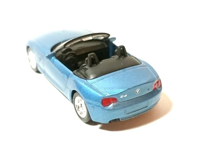 dodge-viper-rt-10-2003-1-24-model-welly-efekty-brak