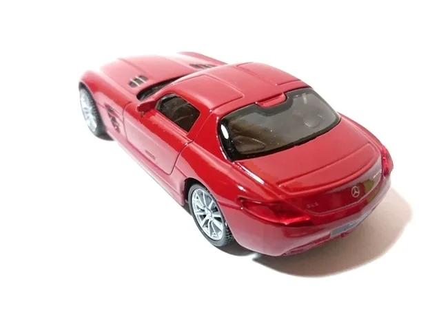 model-welly-1-43-audi-a4-material-metal