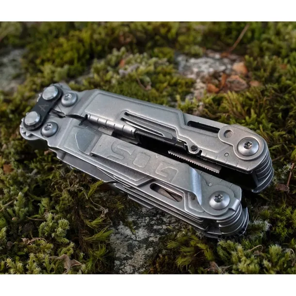 multitool-sog-18-w-1-cechy-dodatkowe-mozliwosc-otwierania-jedna-reka-narzedzia-kombinerki