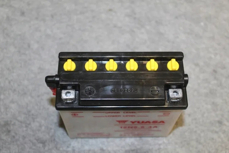 akumulator-yuasa-12n5-5-4a-prad-rozruchowy-en-60-a