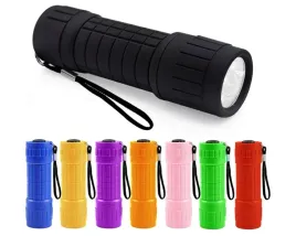 latarka-led-8-sztuk-wielokolorowe-9-led-24-baterie-aaa